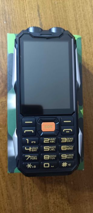 Мобильный телефон 4 SIM мощный аккумулятор