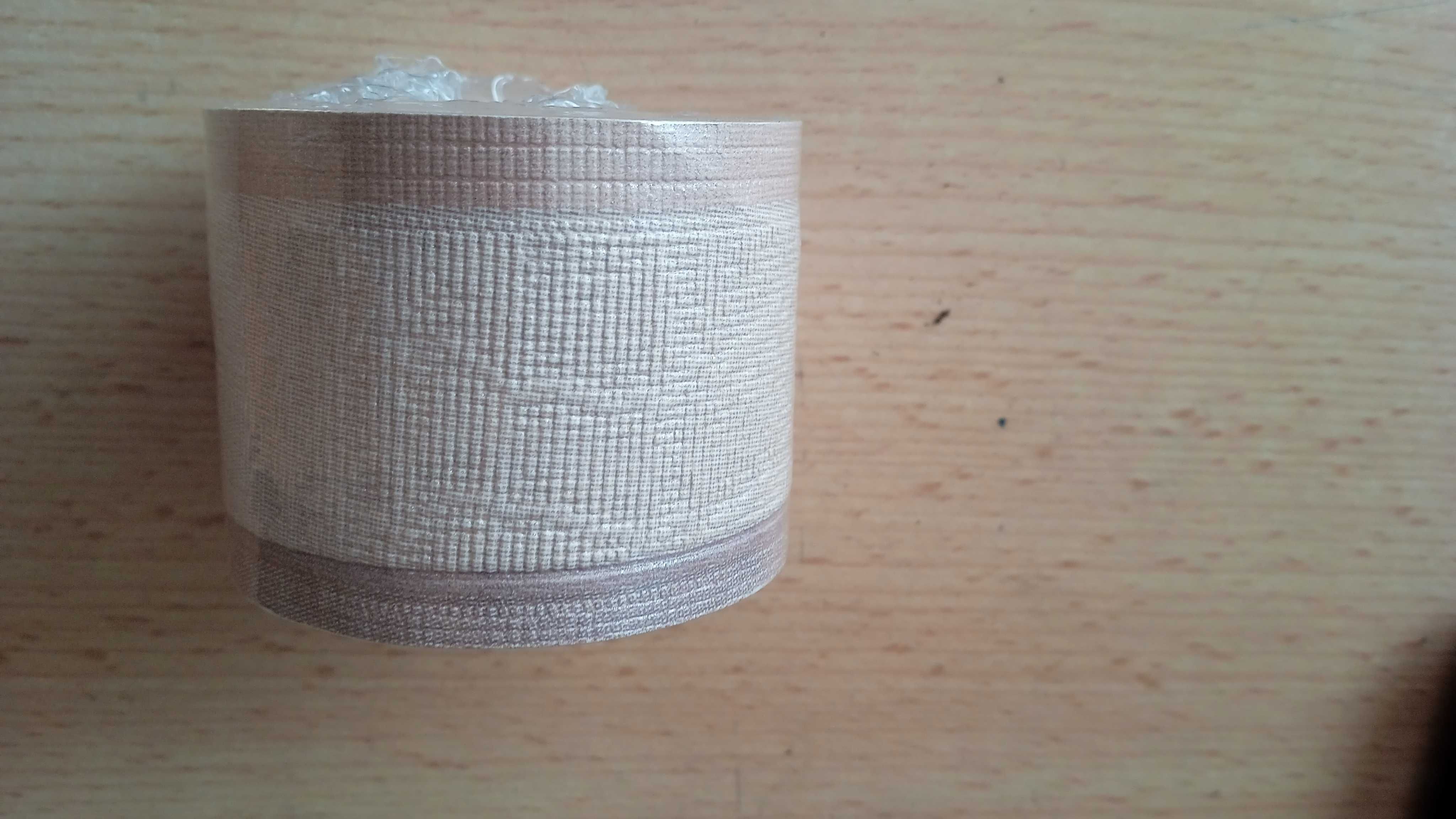 pasek do wykończenia tapet na ścianie