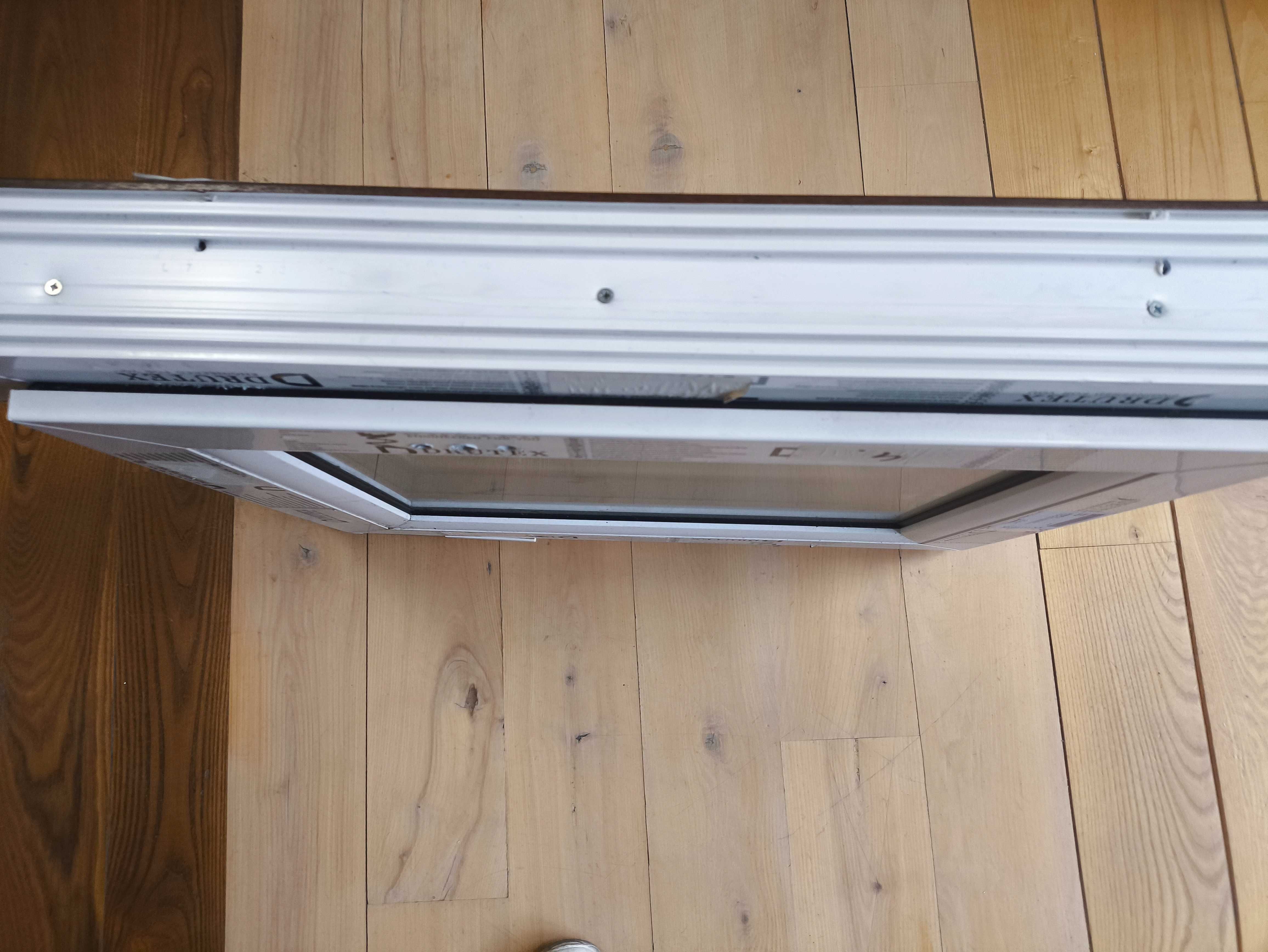 Okno PCV 600 x 700 mm Drutex w kolorze orzech - dostępne od ręki