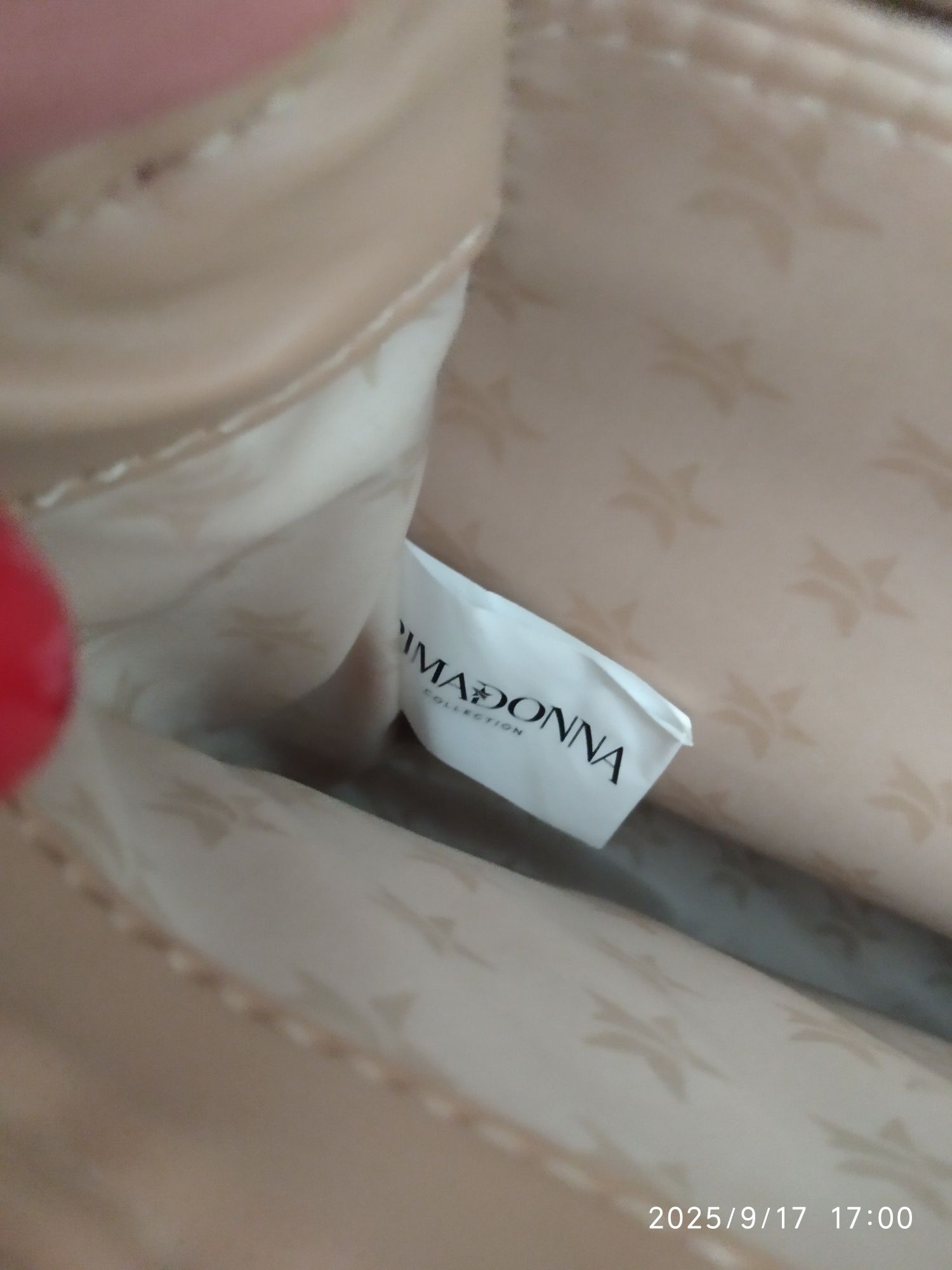 Mala da marca Primadona, em tons creme