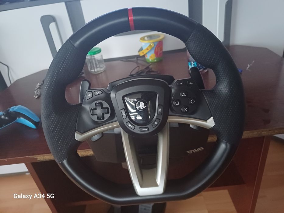 Sprzedaje kierownicę ps5 używaną