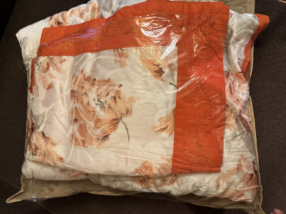 Нове покривало для двоспального ліжка