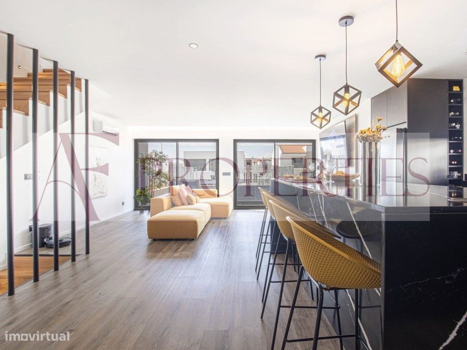 Moradia de luxo isolada com piscina aquecida, jardim e acabamentos ...