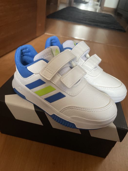 Sapatilhas de crianca