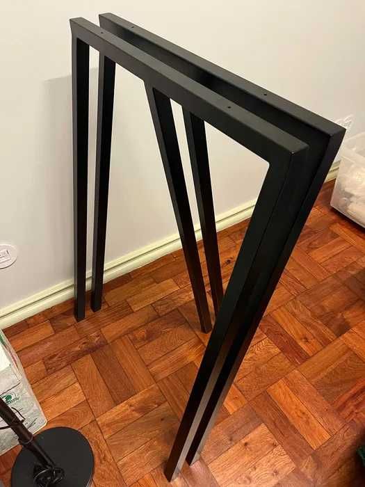 Pés de secretária/estirador novos marca HAY
