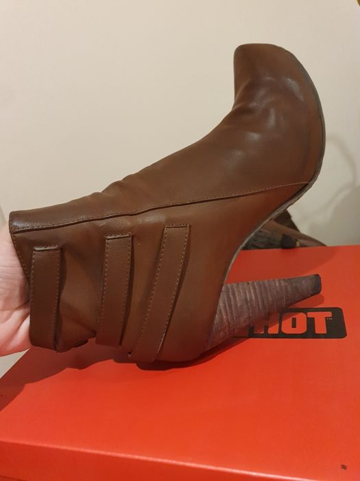 Botim castanho Red Hot