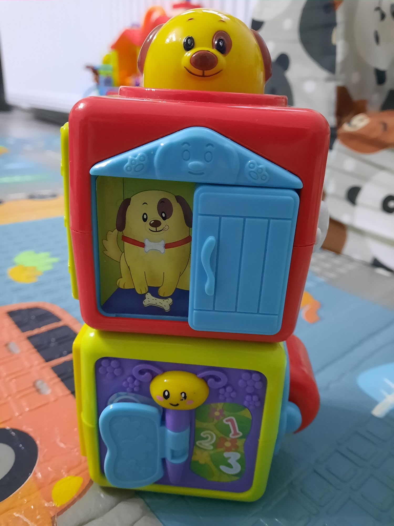 Klocki kostki sensoryczne pies kot dźwiękowe Fisher Price