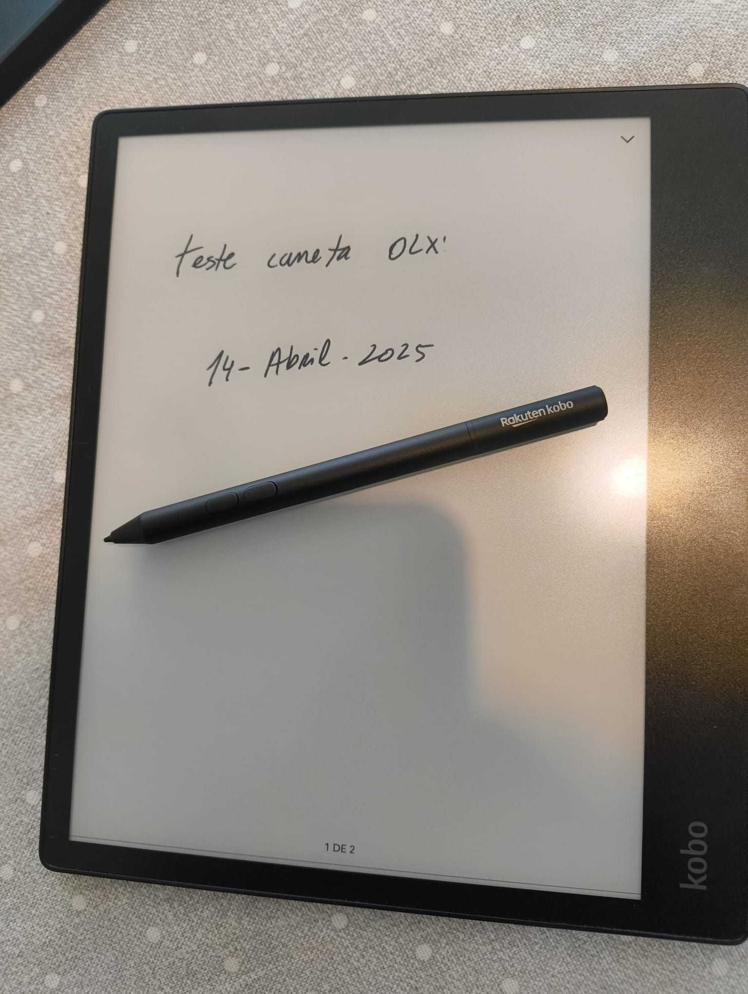 Ereader Kobo Elipsa + Stylus + pilhas em excelente estado
