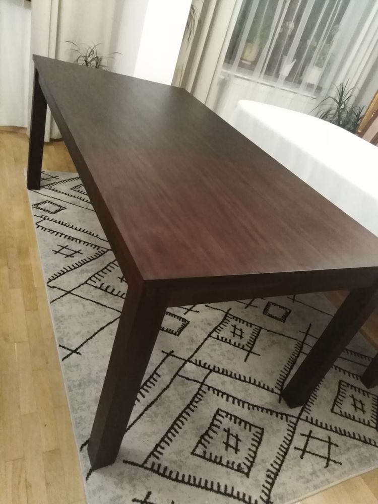 Stół pokojowy drewniany