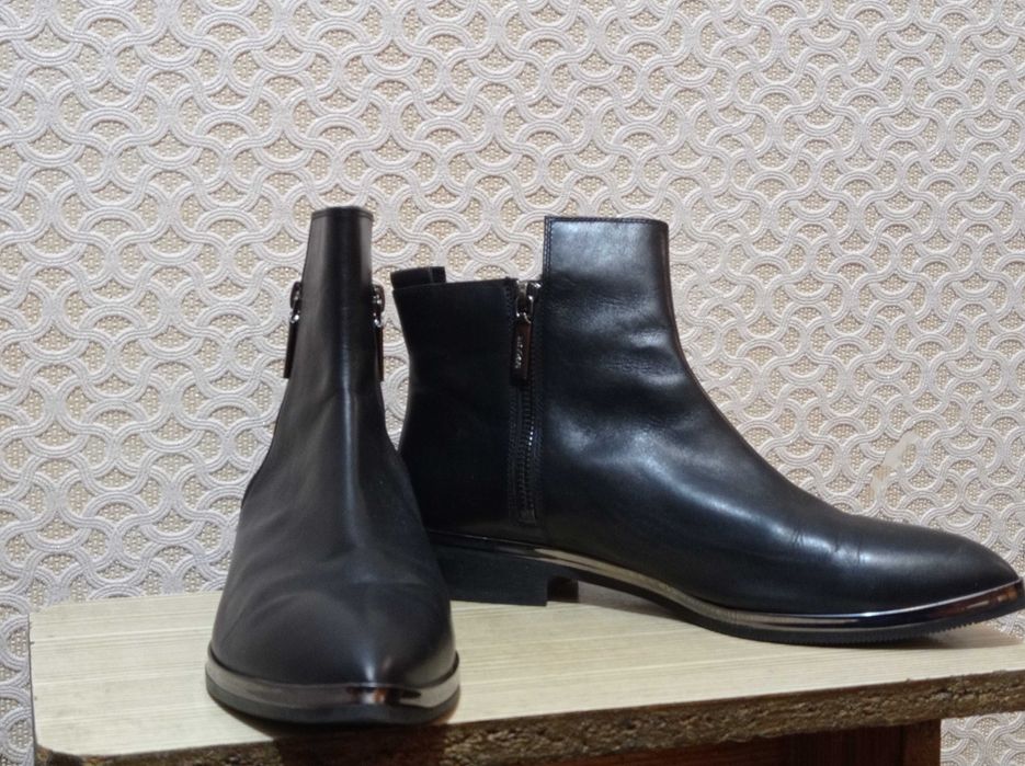 Черевики жіночі, чорного кольору ,шкіряні. Розмір 39 Carlo Pazolini