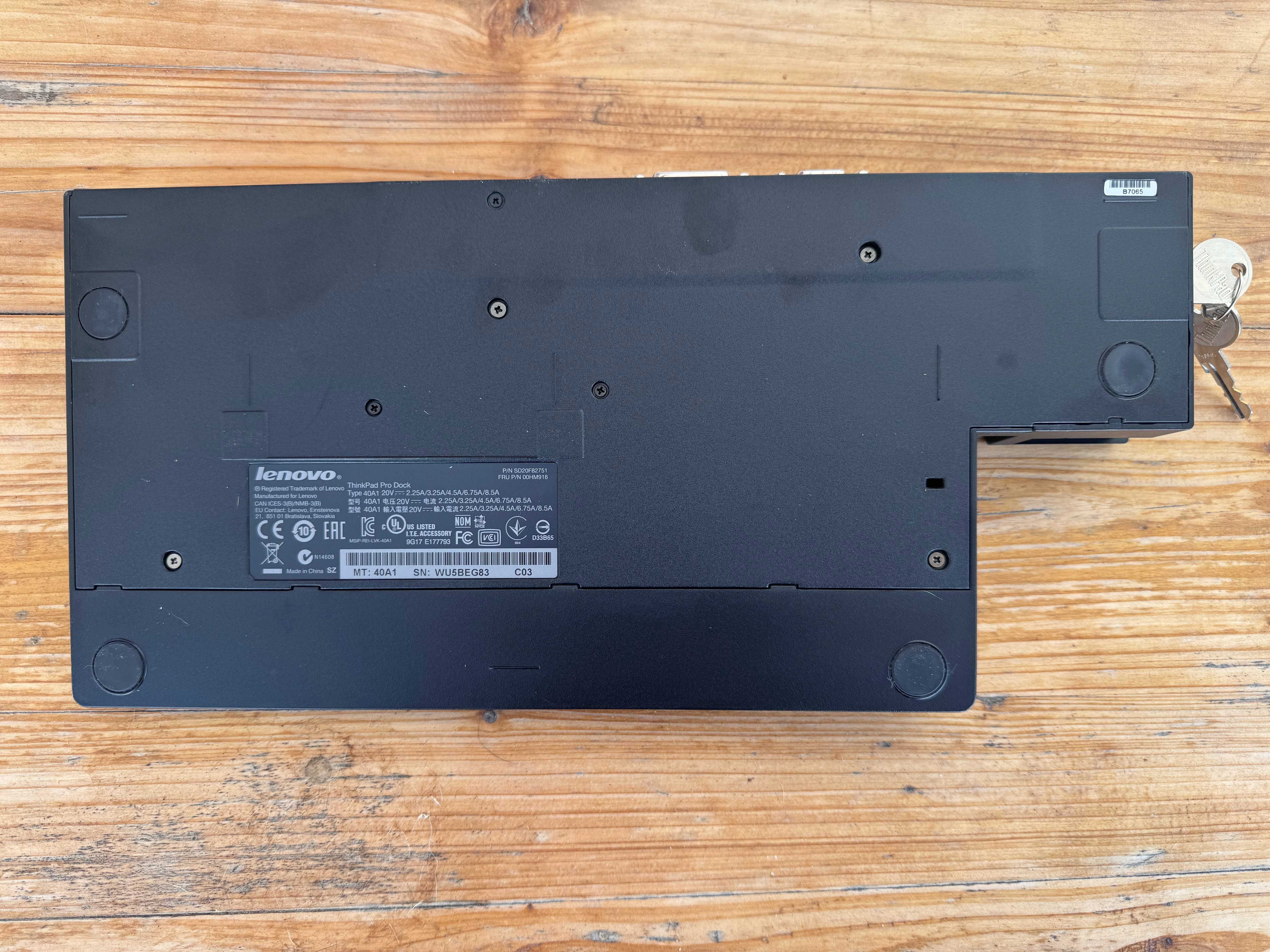 Lenovo - ThinkPad Pro Dock - 40A1