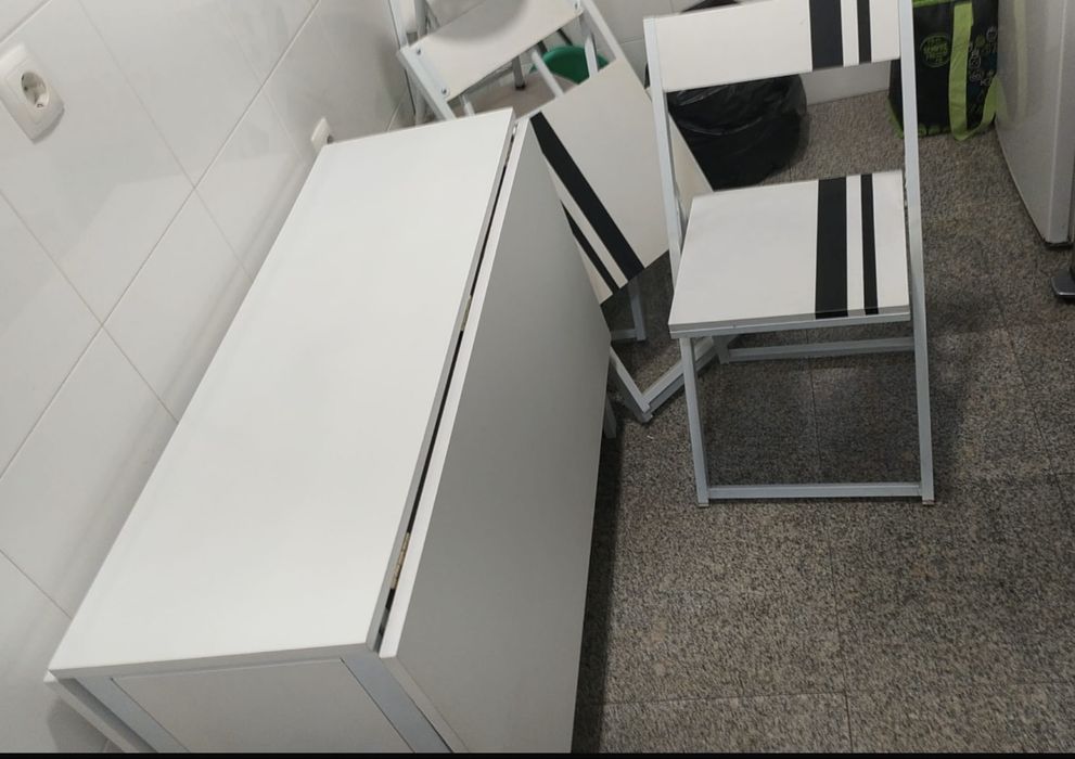 Mesa + 2 cadeiras + 2 bancos