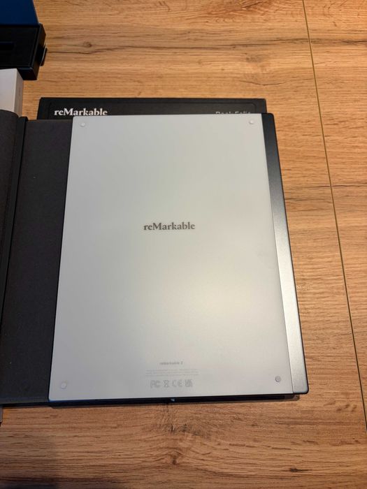 Tablet reMarkable 2 z rysikiem Marker Plus i czarnym folio