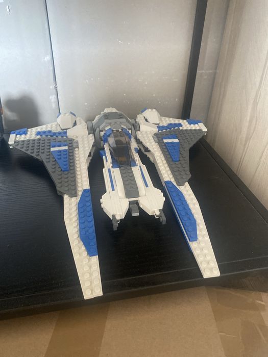 Sprzedam zestaw LEGO Star Wars – Statek Pre Vizsli 9525