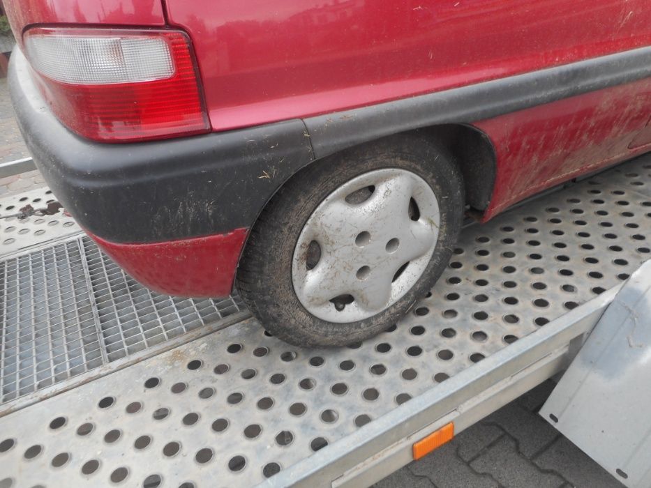 Citroen Saxo,kolor wiśniowy metalik,3 drzwi,1,0 benzyna