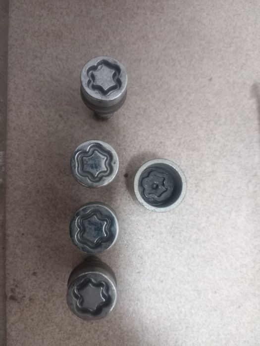 Śruby zabezpieczające McGard 27179 SU