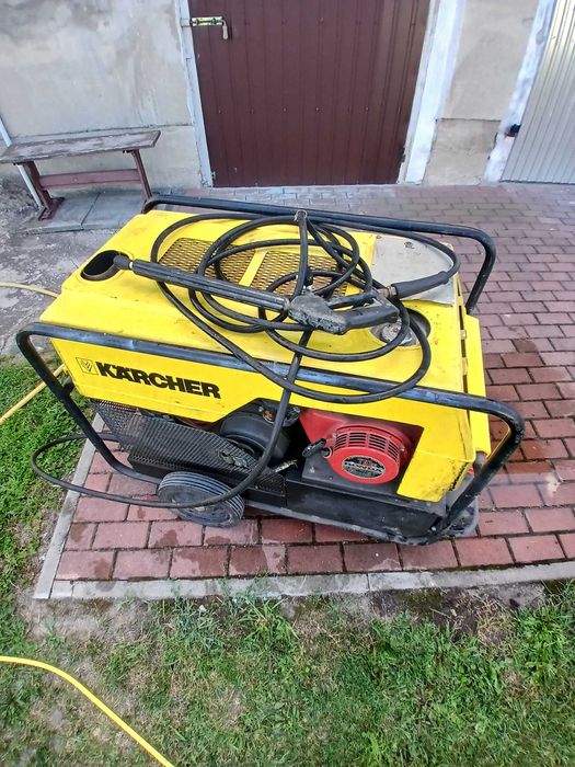 Myjka spalinowa gorąco wodna  karcher HDS 900