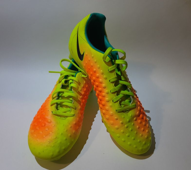 Продам бутсы, футзалки,сороконожки