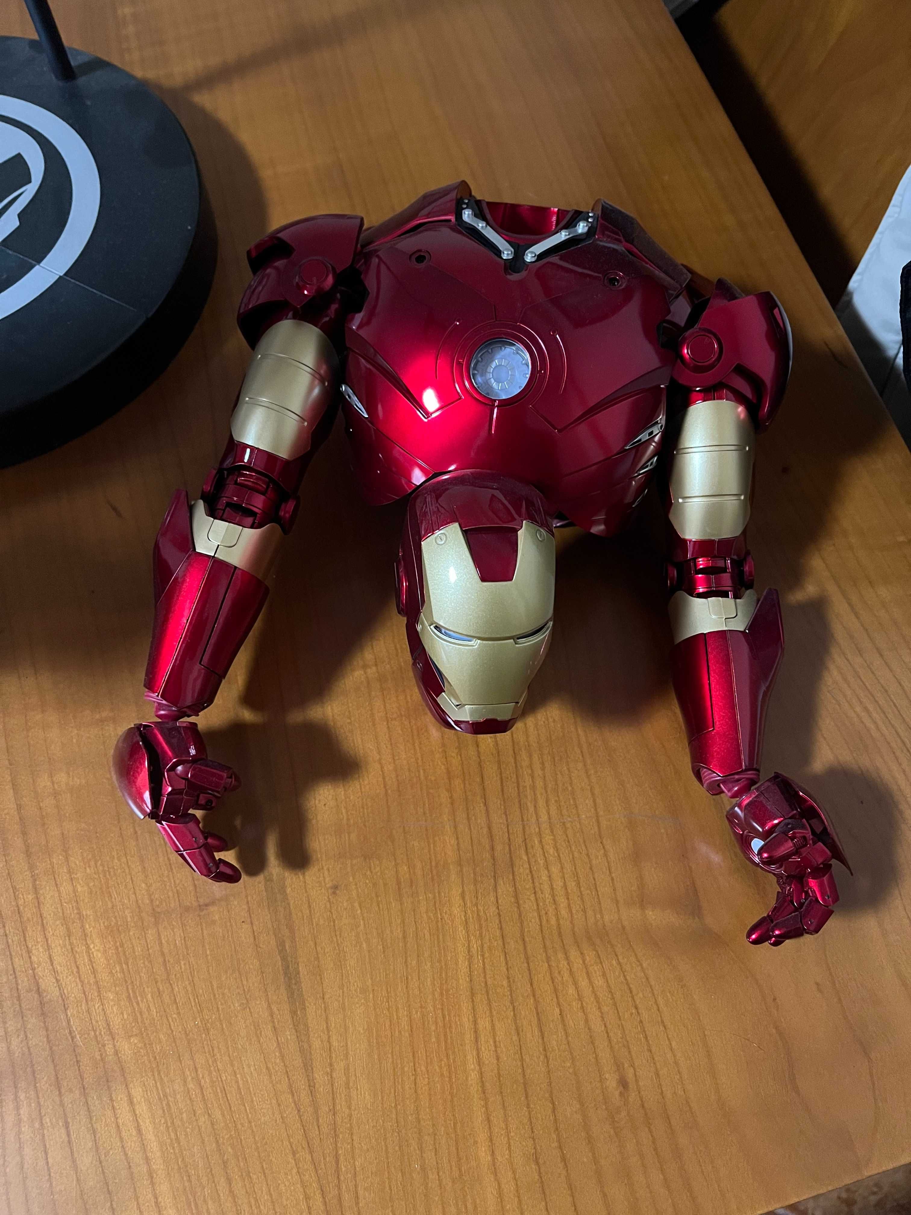 Mítica armadura de Tony Stark - Modelo MARK III (modelo articulado)