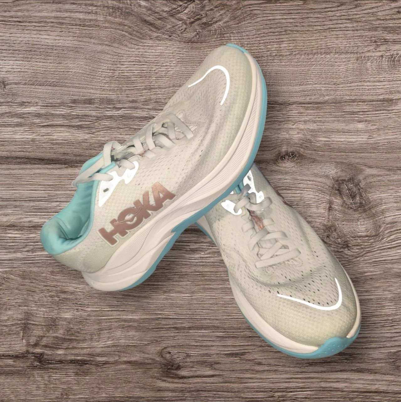 Продам опт кросівки Hoka