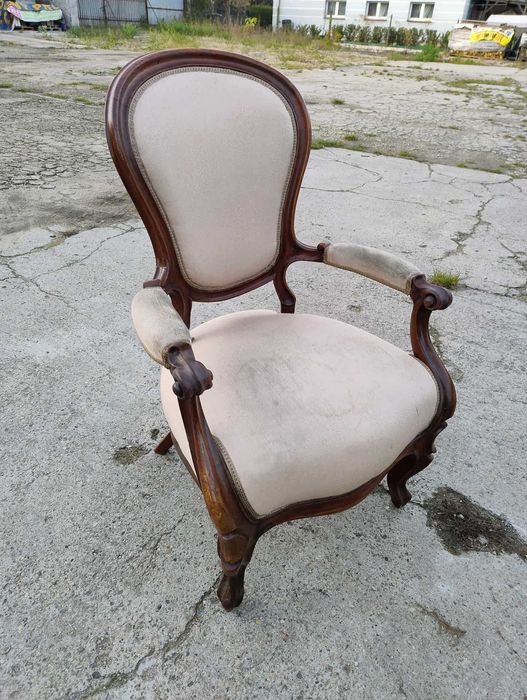 Orzechowy fotel Ludwik Filip