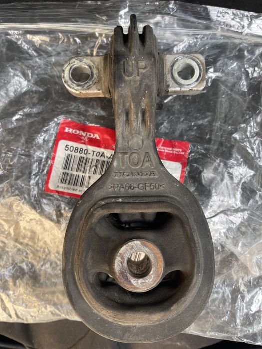 Подушка опора мотора Honda CRV/Acura PA66-GF50