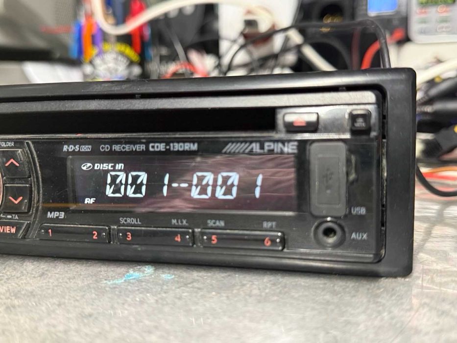 Radio samochodowe Alpine CDE-130RM Land Rover Defender 2007+