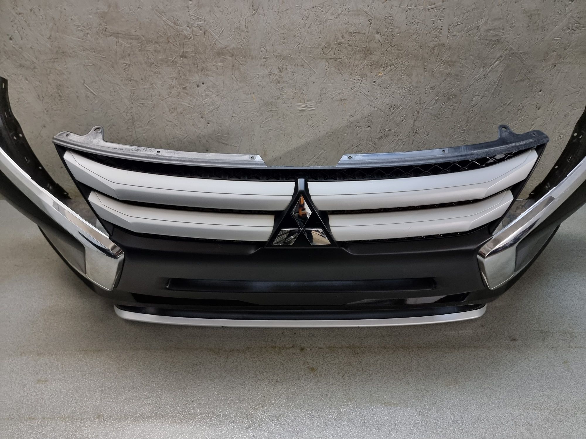 Бампер передній Mitsubishi Eclipse Cross дорестайл 2016-2019