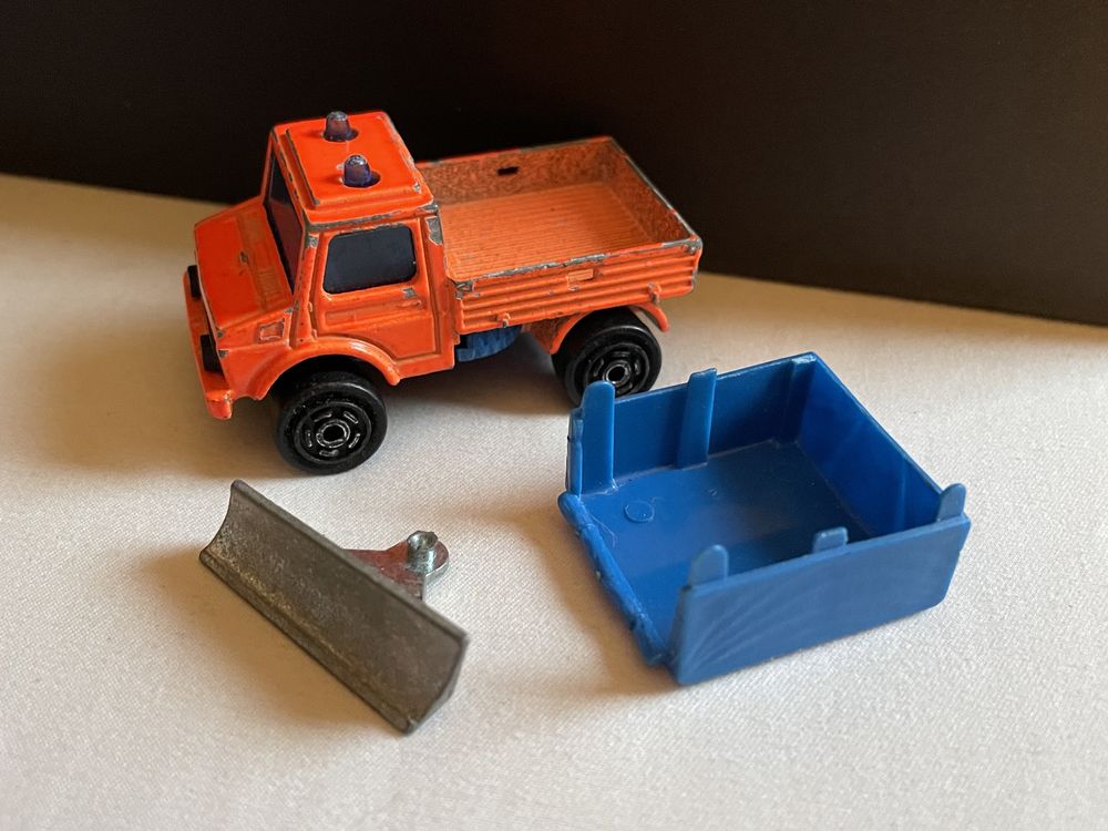 Majorette Mercedes Unimog pług śnieżny