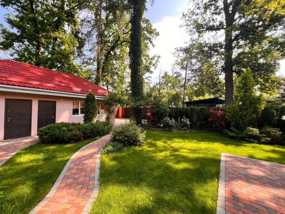 Продається неймовірний будинок неподалік від Центрального парку!