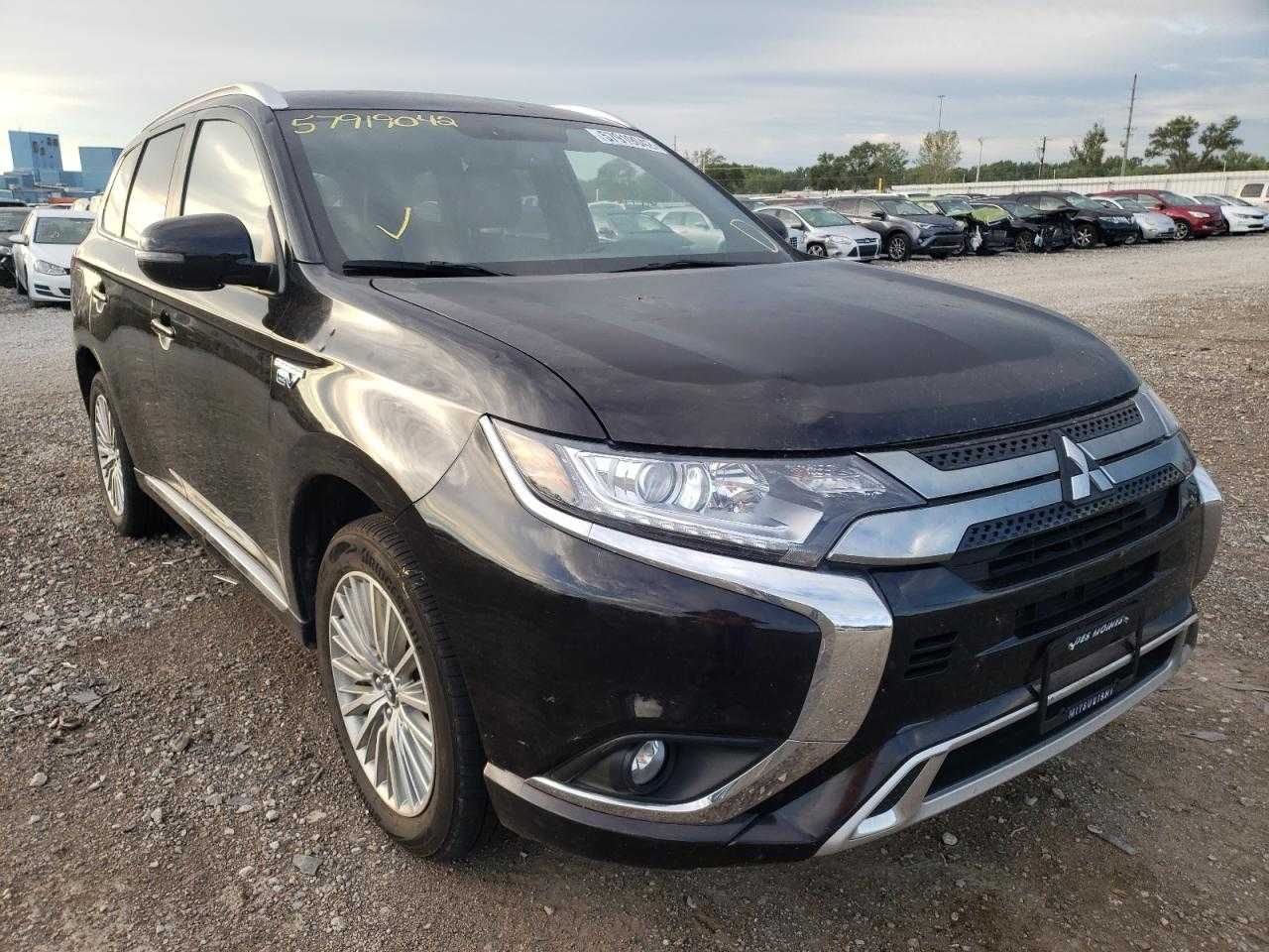 В  продажі MITSUBISHI oultlander SEL plug-in hybrid 2019 року