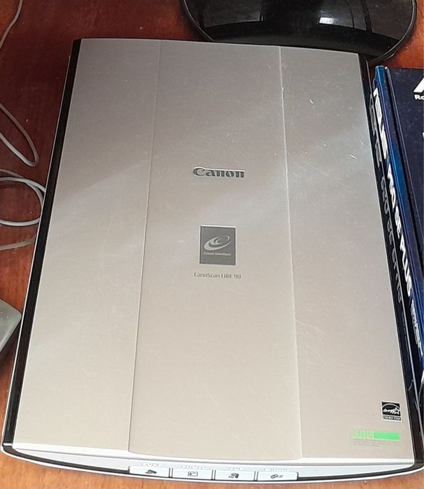 Планшетний сканер Canon