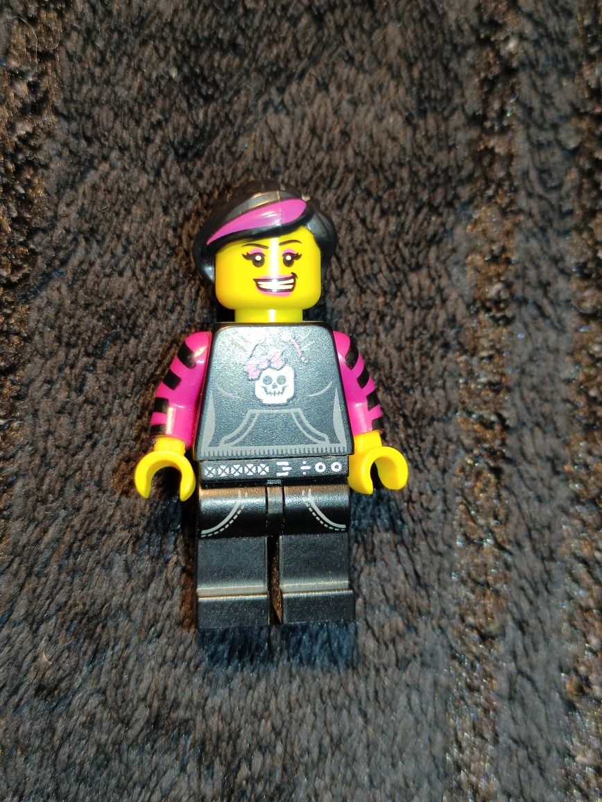 Lego Minifigurka Dziewczyna skater