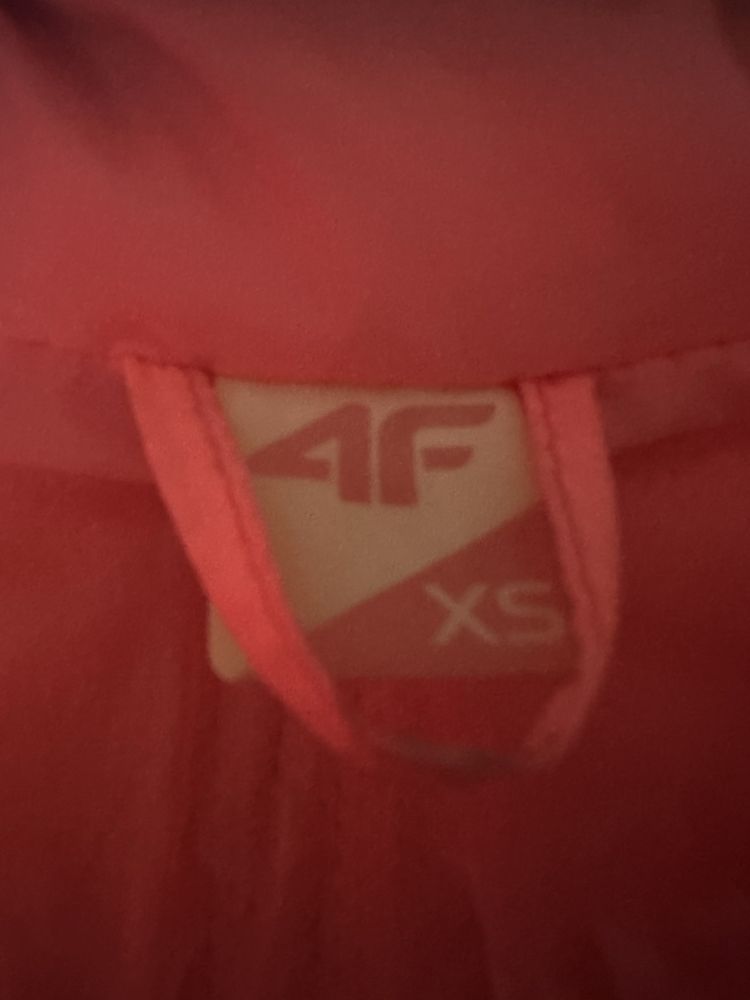 4F kurtka wiatrówka z chowanym kapturem, r. XS