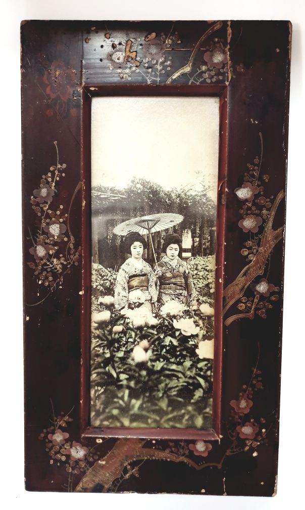 Par de antigas molduras japonesas pintadas à mão com fotografias