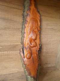 Wiewiórka - płaskorzeźba wykonana ręcznie dłutami | Piękne rękodzieło