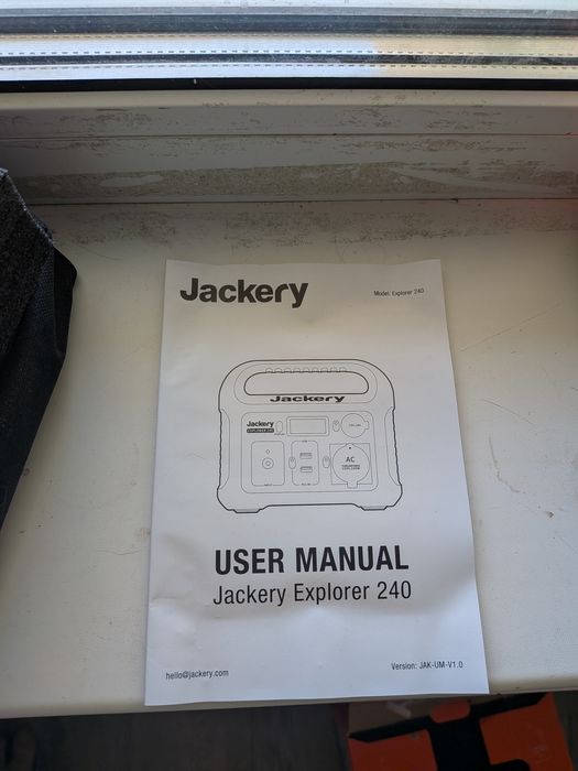 Jackery 240 EU зарядна станція