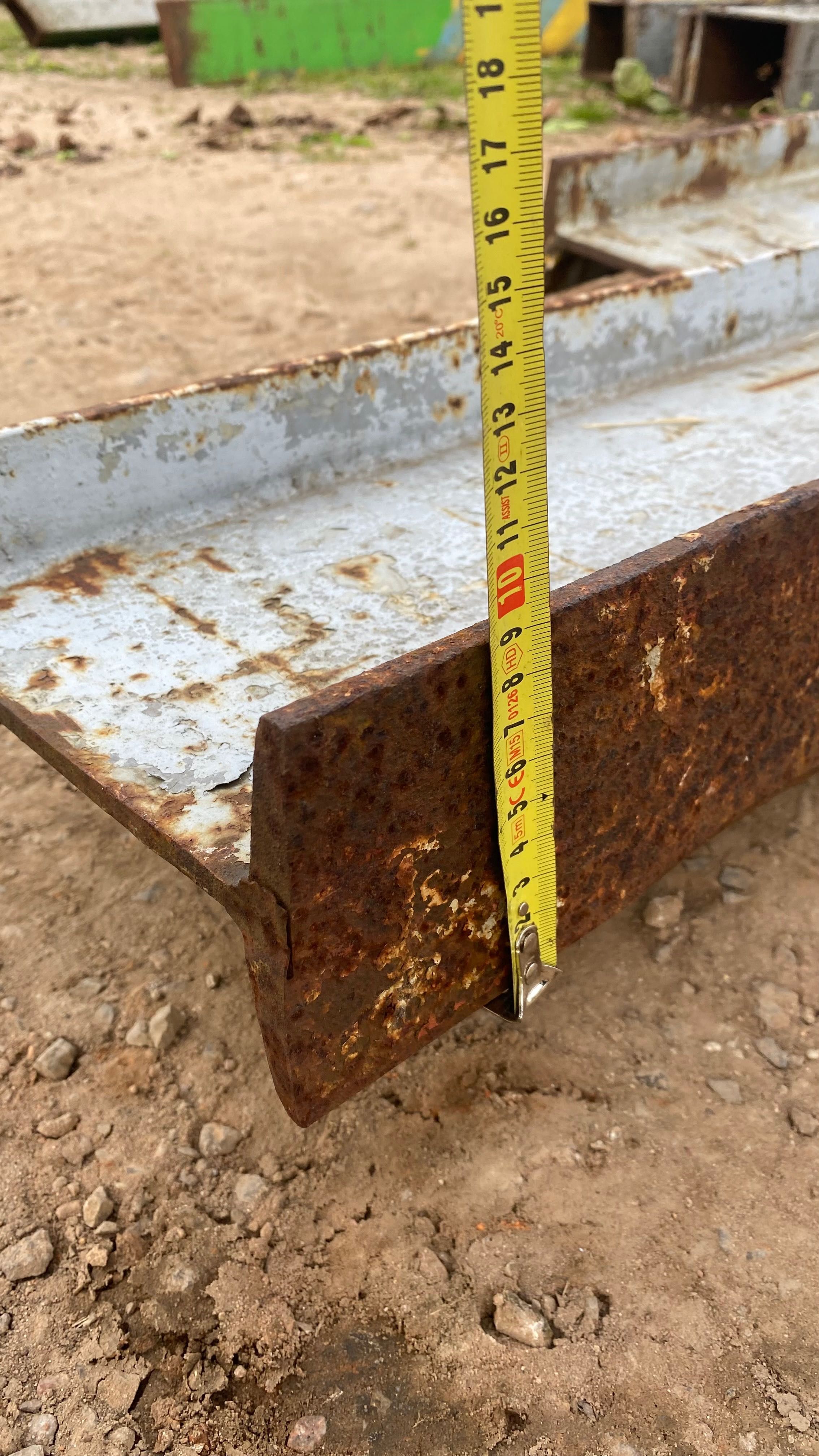 Słupy metalowe  6,5 m  solidne i 4,75 m