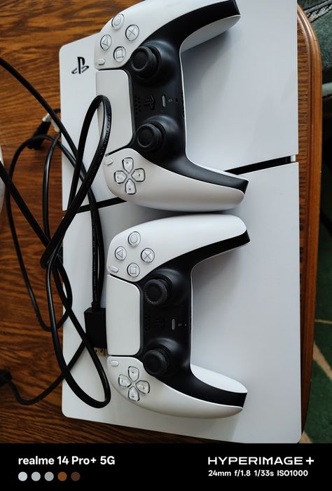 Ps5 slim z napędem+ 2 pady