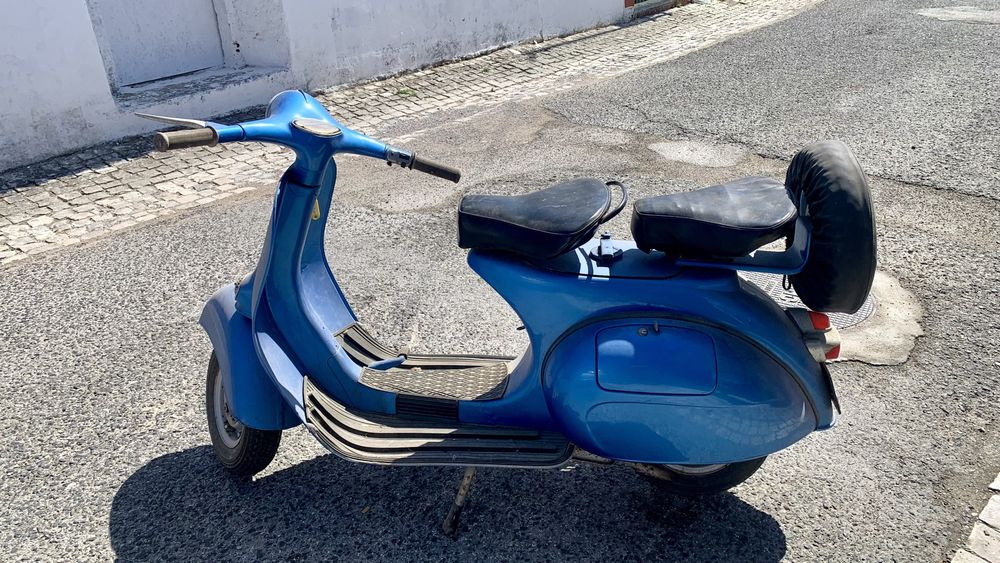Vespa em bom estado , de origem , ano 1961