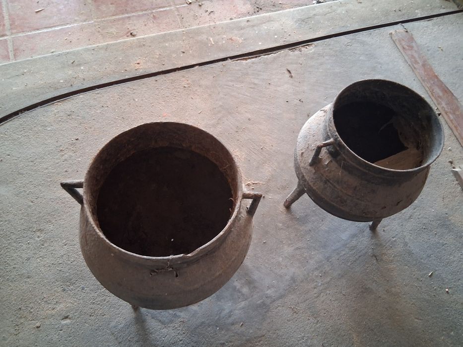 Panelas antigas sem tampa