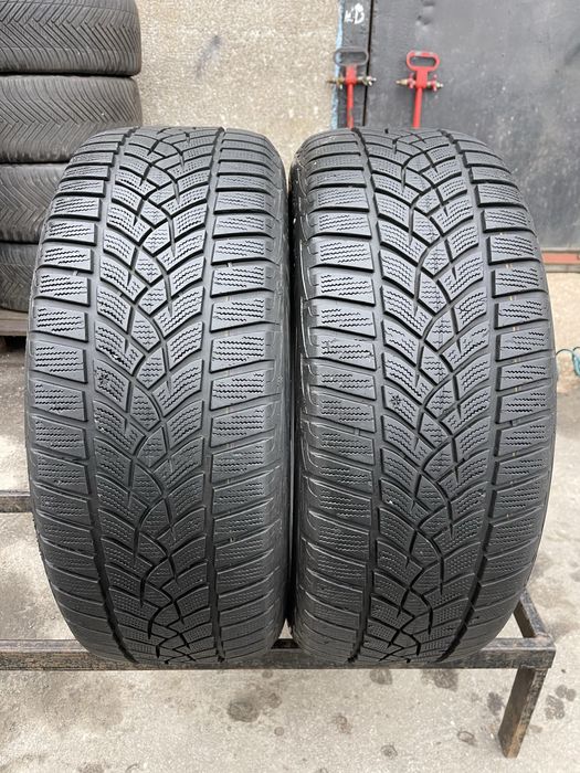 Шини 215/55/17 GoodYear UltraGrip зима 2шт