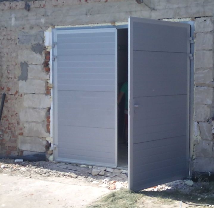 Drzwi dwuskrzydłowe na wymiar – ocieplana, solidna, estetyczna