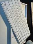 Klawiatura APPLE magic keyboard, jak nowa - użyta kilka razy