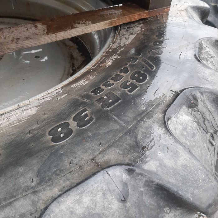 Koła Opona 600 65 R34 nowe 520 70 R34 Claas Massey Ferguson 460 85 R38