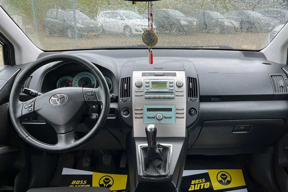 Toyota Corolla Verso 2005