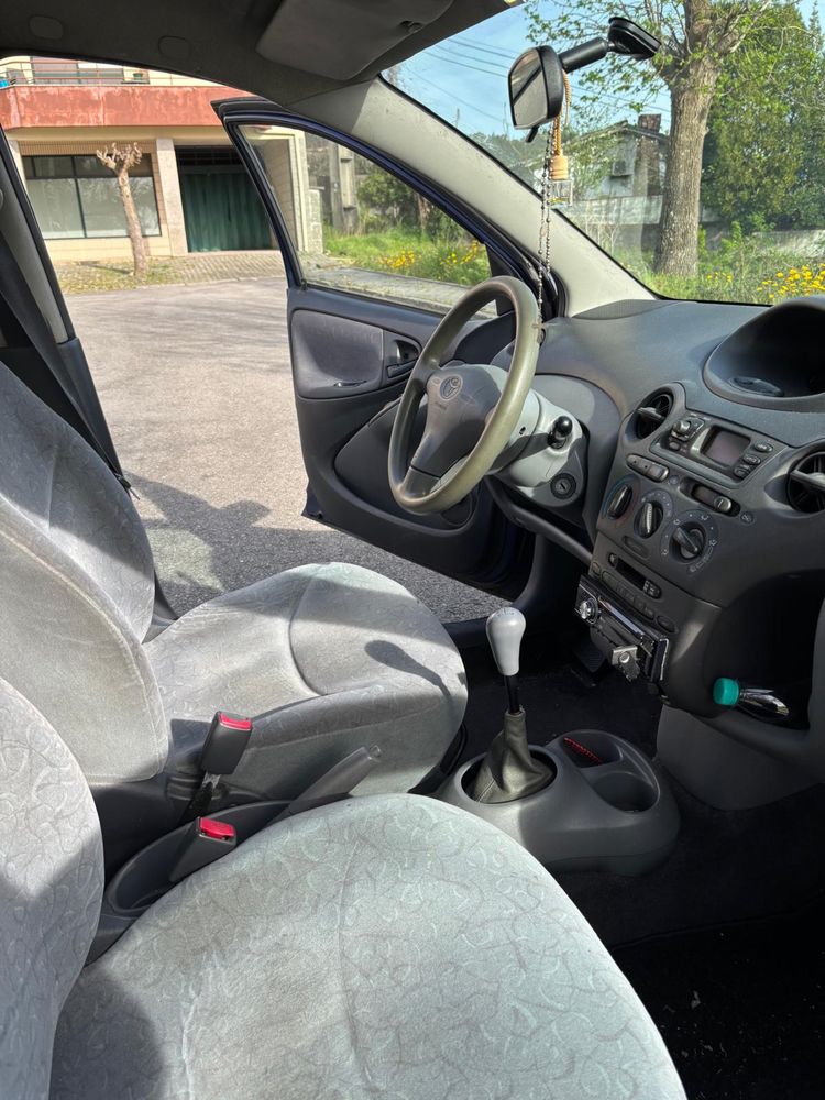 Toyota yaris 1.0 económico