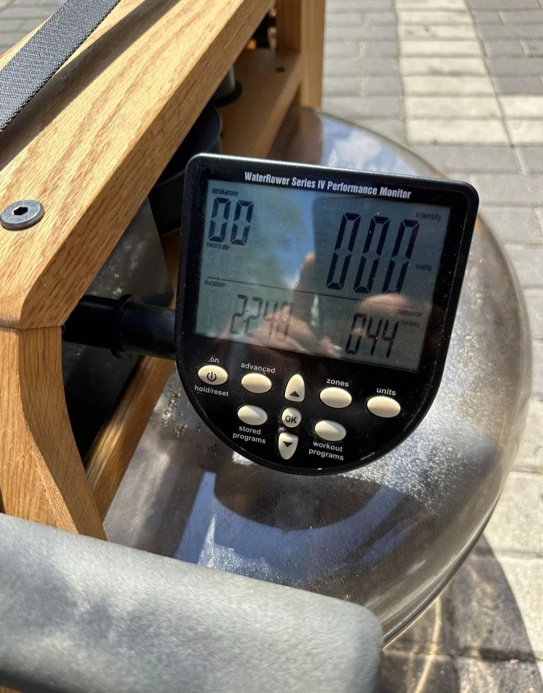 Dębowy wioślarz wodny WATERROWER S4 z monitorem