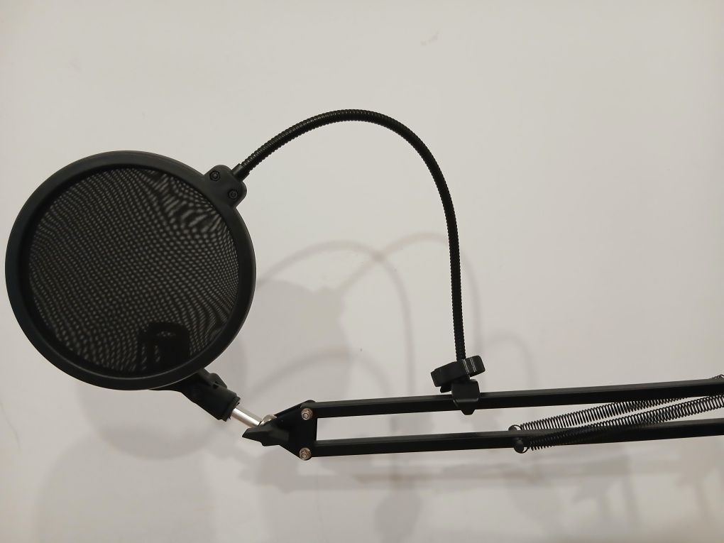 Pé de mesa pra Microfone, com filtro voz/ ruido