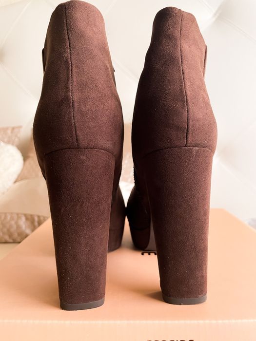 Botins castanhos n. 38